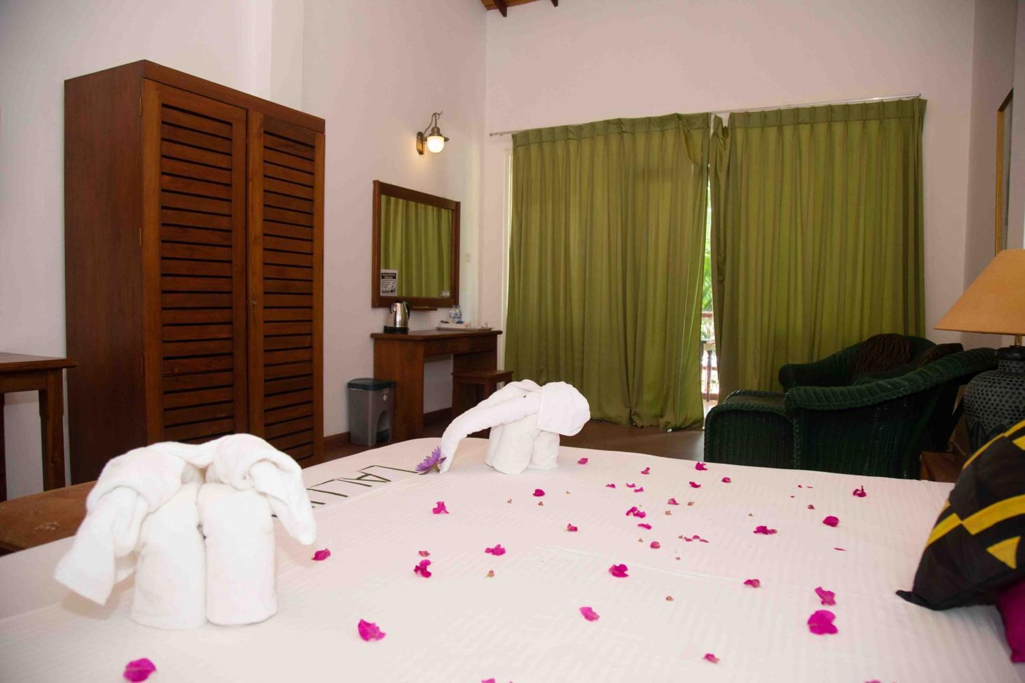 Laluna Ayurveda Resort Bentota Exterior foto
